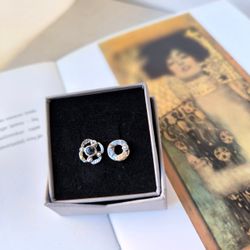 Nakties žiedas ir auksuota pilnatis